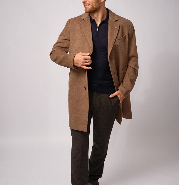 Верхняя одежда на весну: тренчи, облегчённые куртки и пальто в оттенке camel